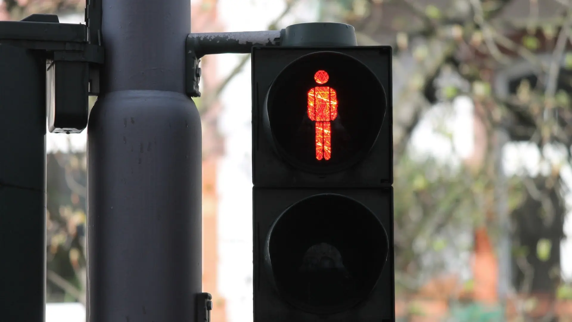 La DGT veut révolutionner les trottoirs urbains avec un mobilier multifonction unique