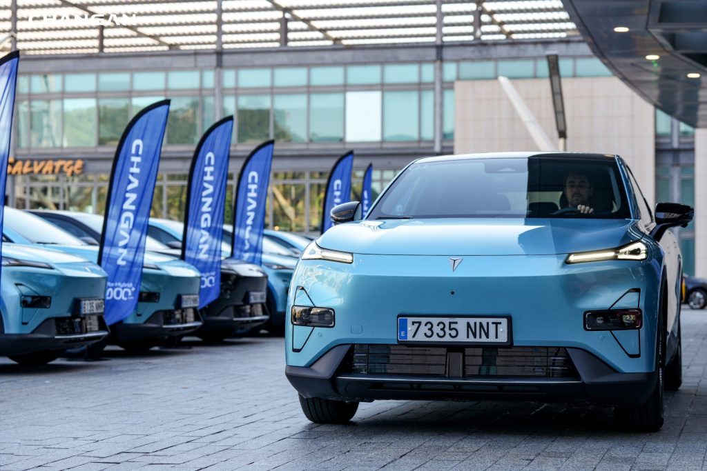 Changan Deepal S05 PHEV, SUV hybride rechargeable chinois avec 1000 km d'autonomie, vue extérieure
