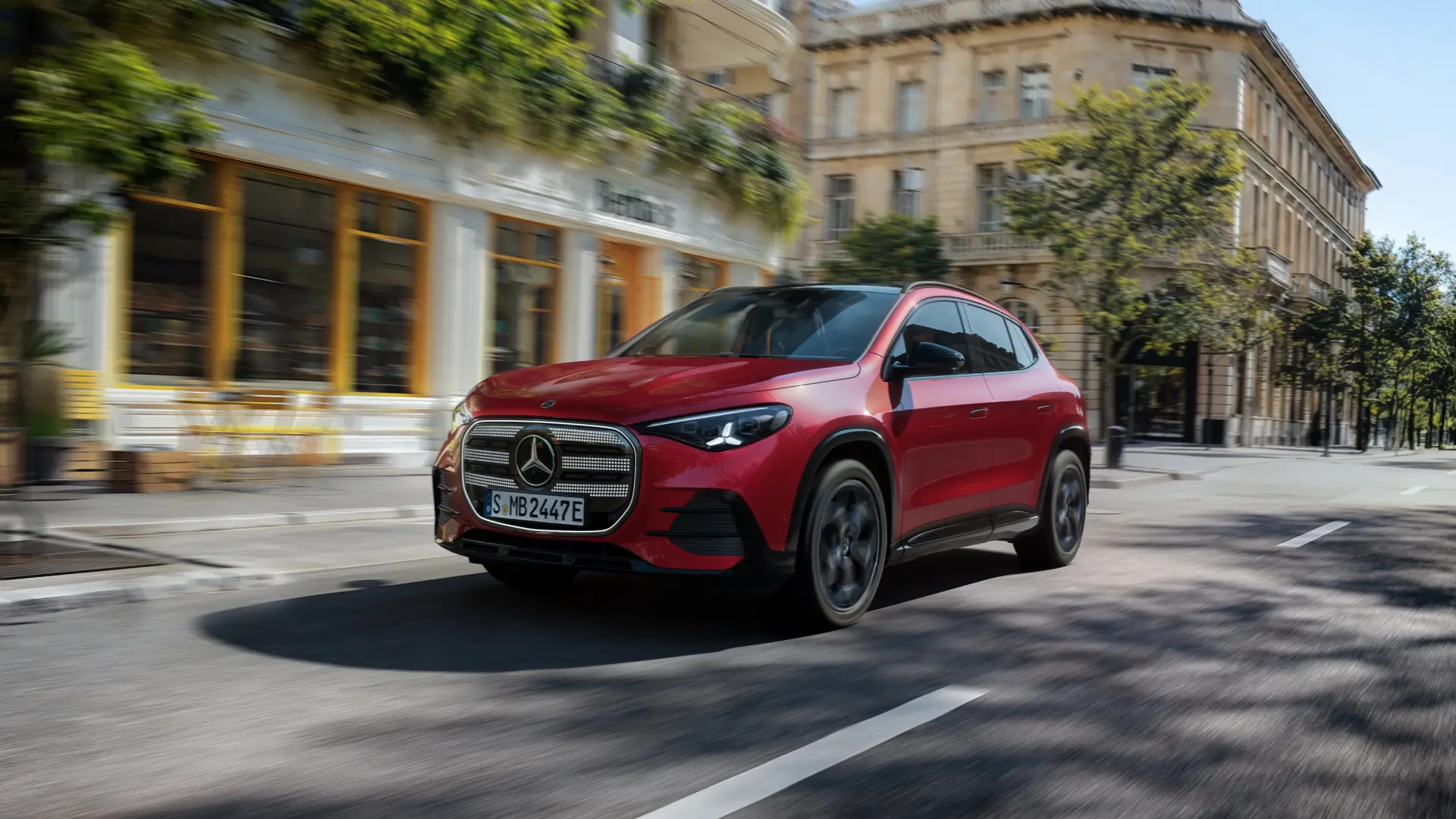 Mercedes GLA électrique avec sa nouvelle calandre illuminée et son design SUV compact premium
