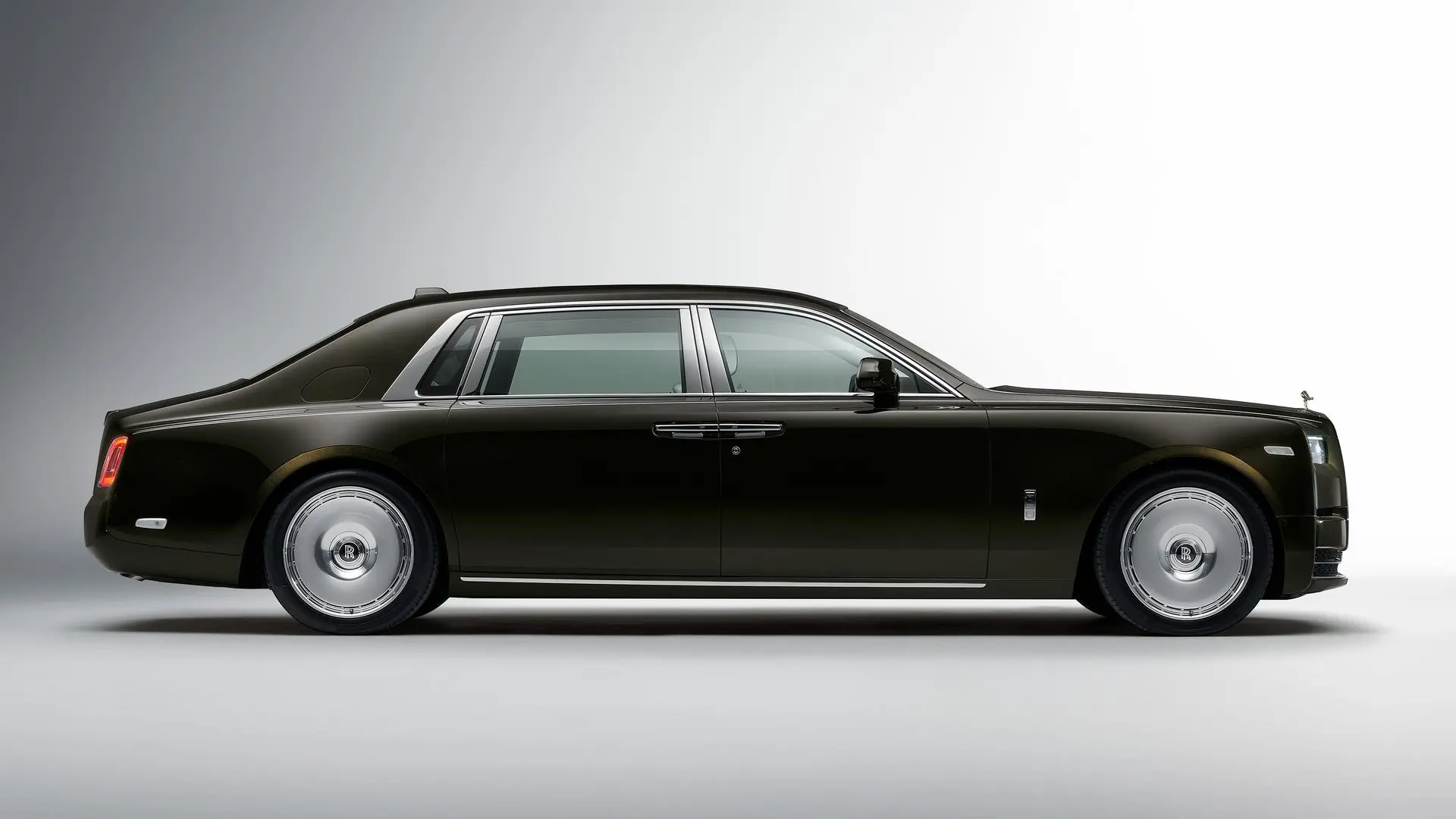 BYD défie Rolls-Royce avec une berline de luxe révolutionnaire équipée d'une batterie à état solide
