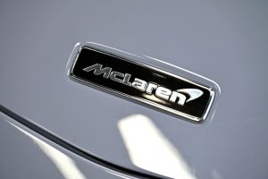 McLaren envisage de développer un SUV hybride rechargeable