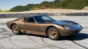 Une Lamborghini Miura de 1970 conservée dans un salon pendant 40 ans pourrait atteindre 2,5 millions de dollars aux enchères